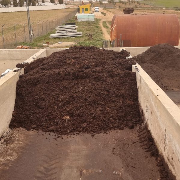 Compost Orgánico a granel para mejorar la fertilidad del suelo